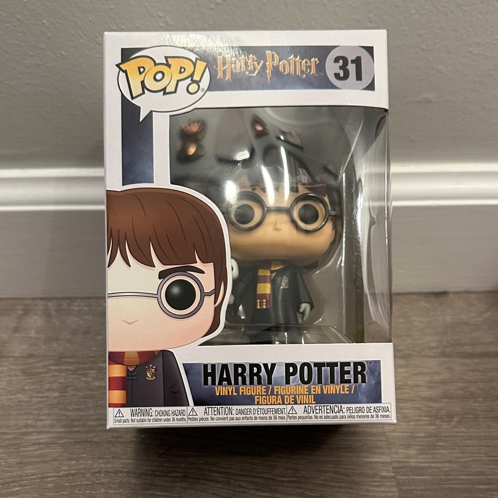 Pop Harry Potter Vinyl Figure with Red and Yellow Scarf
